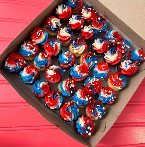 Assortiment de 36 mini cupcakes couleurs vives