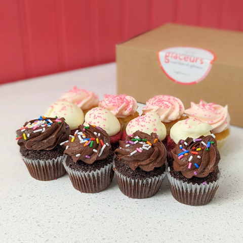 Boîte de mini cupcakes - Saveurs au choix de l'équipe