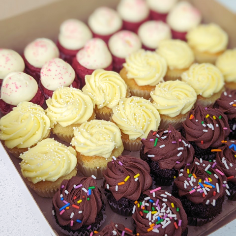 Boîte de mini cupcakes - Saveurs au choix de l'équipe