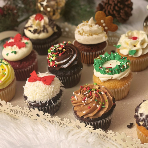 Box of 12 holiday cupcakes 🎄