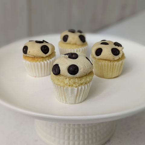 Mini chocolate and cream cookie cupcakes