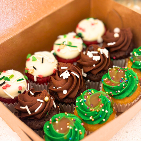 12 Mini Holiday Cupcakes 🎄